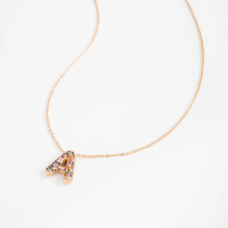 Collar con letra A de cristales de colores